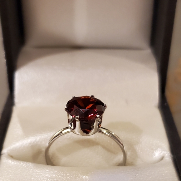 1.2 Carat AAA zirconia garnet birthstone ring - Picture 2 of 5